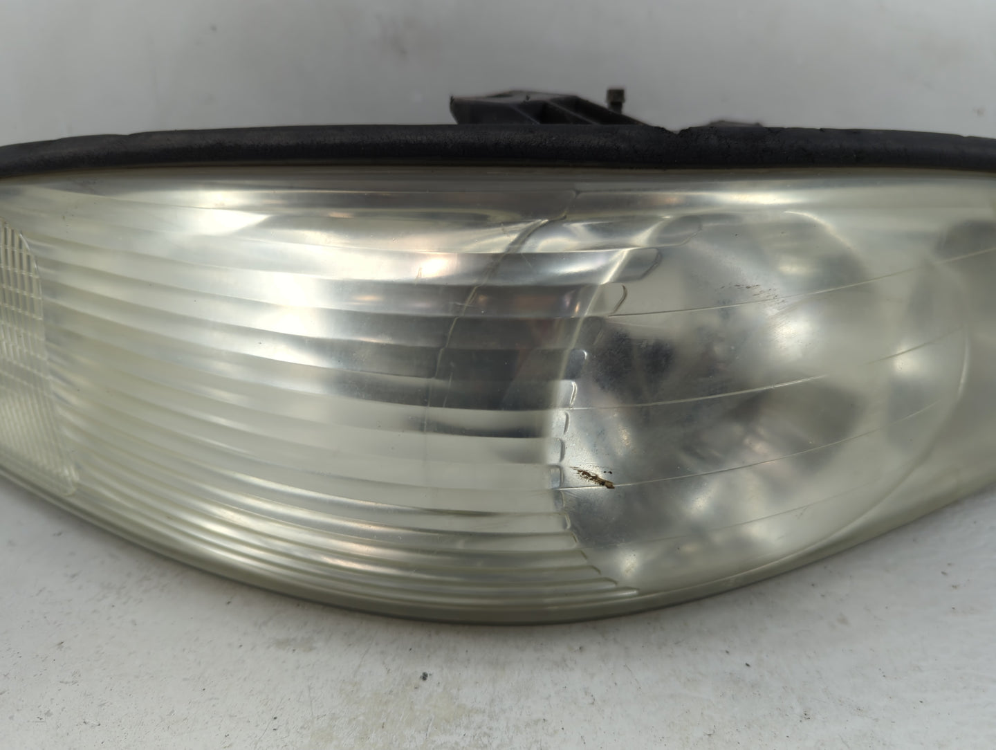1997 Buick Park Avenue Passenger Right Oem Head Light Headlight Lamp - Oemusedautoparts1.com
