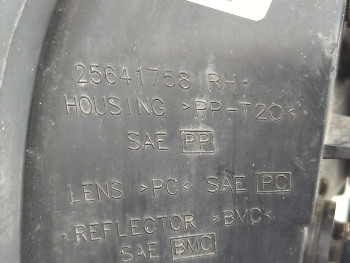 1997 Buick Park Avenue Passenger Right Oem Head Light Headlight Lamp - Oemusedautoparts1.com