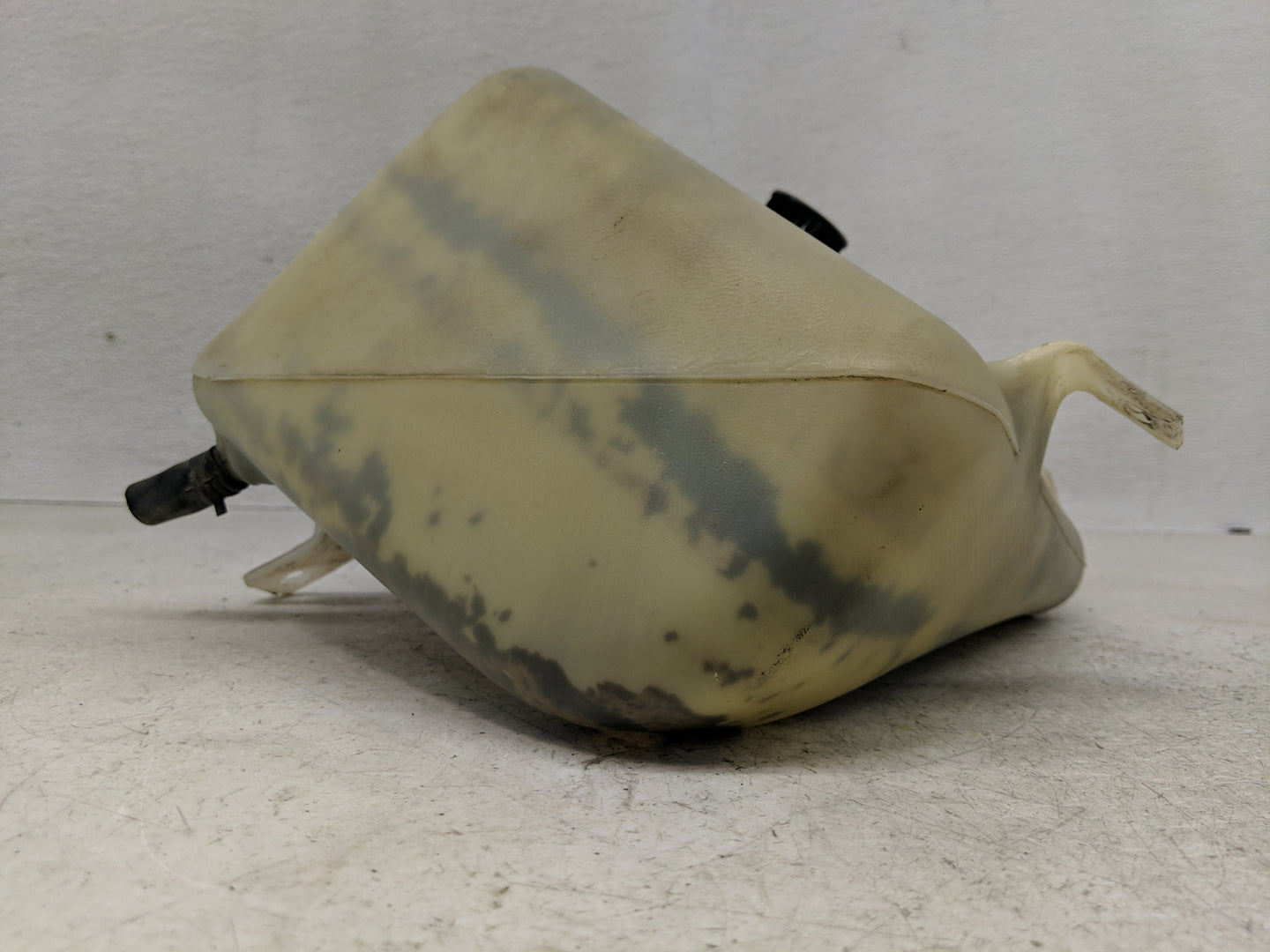 1997-2005 Buick Park Avenue Windshield Washer Fluid Reservoir Bottle Oem - Oemusedautoparts1.com