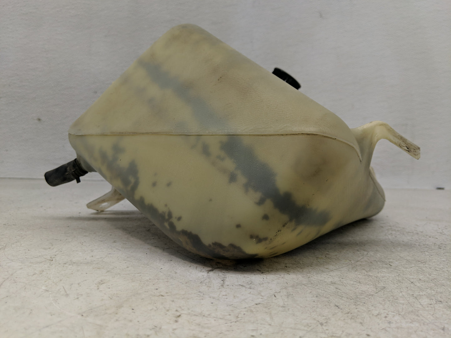 1997-2005 Buick Park Avenue Windshield Washer Fluid Reservoir Bottle Oem - Oemusedautoparts1.com