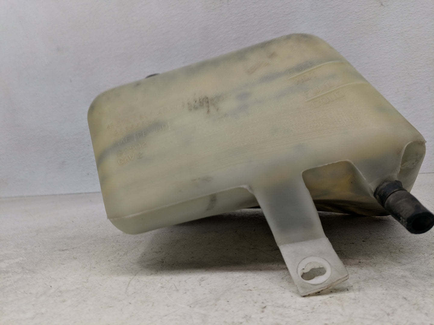 1997-2005 Buick Park Avenue Windshield Washer Fluid Reservoir Bottle Oem - Oemusedautoparts1.com