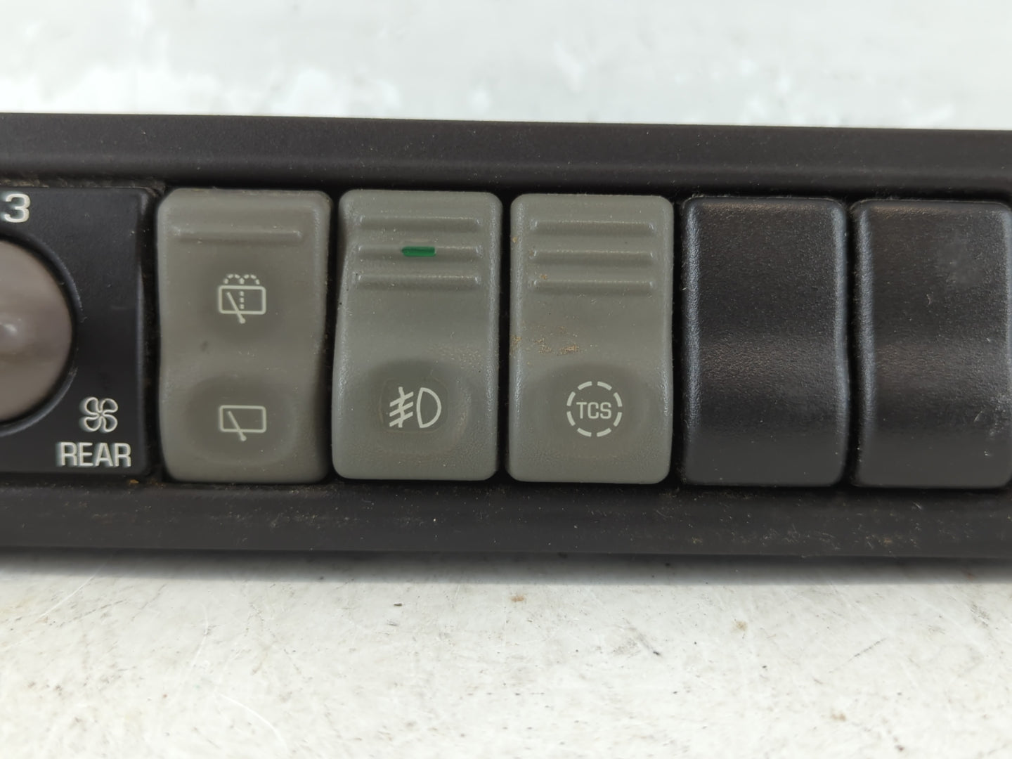 2002 Buick Rendezvous Window Wiper Endgate Release Switch - Oemusedautoparts1.com