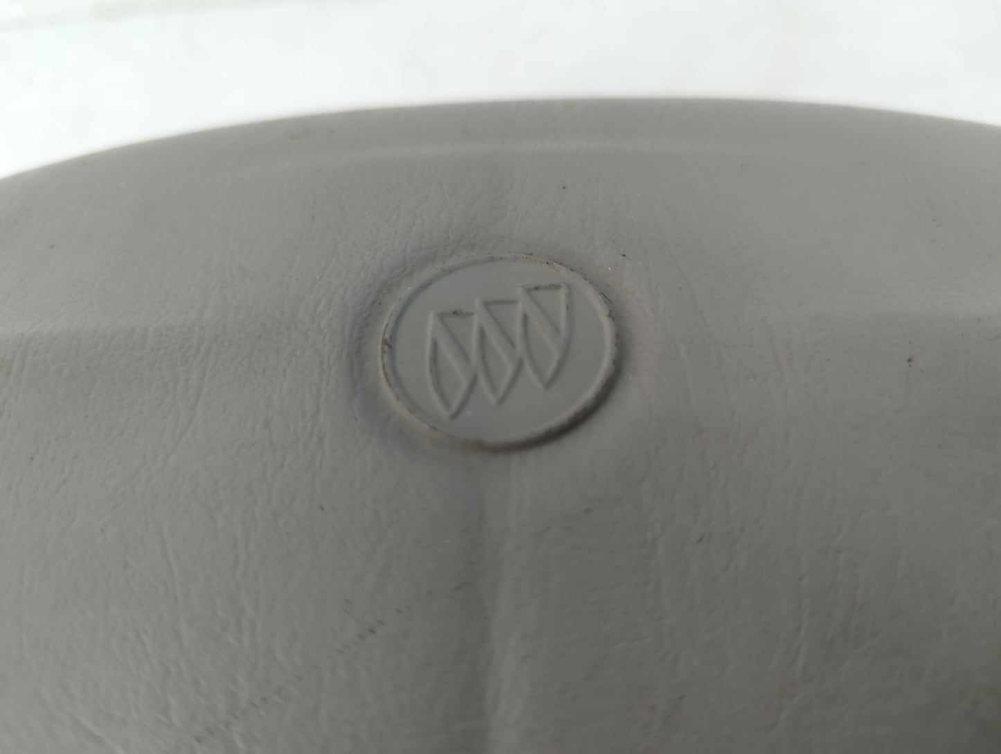 2002-2003 Buick Rendezvous Air Bag Driver Left Steering Wheel Mounted Fits Fits 2002 2003 OEM Used Auto Parts - Oemusedautop