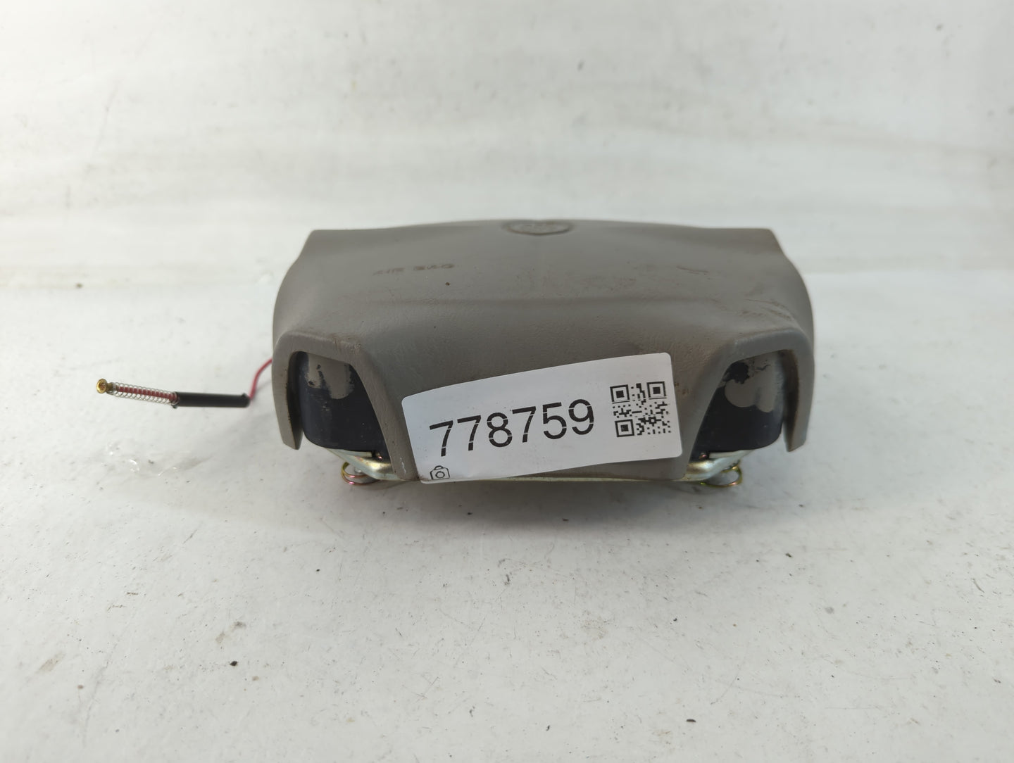 2002-2003 Buick Rendezvous Air Bag Driver Left Steering Wheel Mounted Fits Fits 2002 2003 OEM Used Auto Parts - Oemusedautop