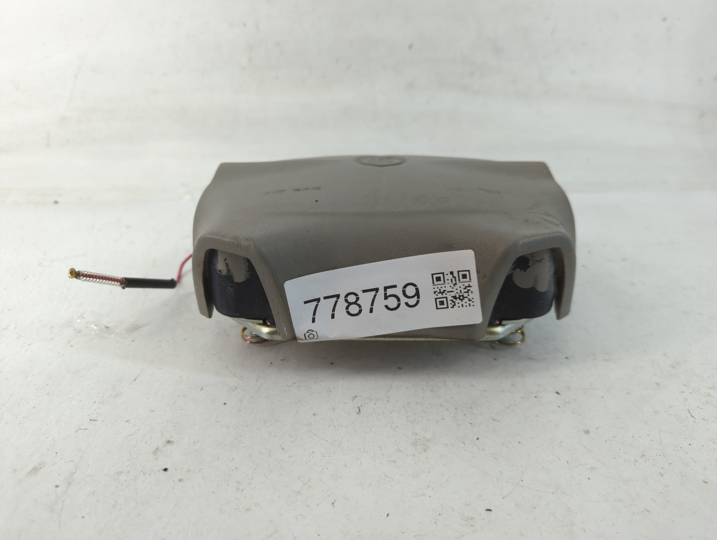 2002-2003 Buick Rendezvous Air Bag Driver Left Steering Wheel Mounted Fits Fits 2002 2003 OEM Used Auto Parts - Oemusedautop