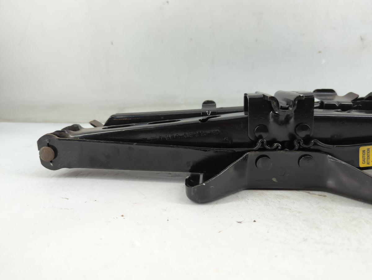2002 Buick Rendezvous Spare Scissor Car Jack - Oemusedautoparts1.com