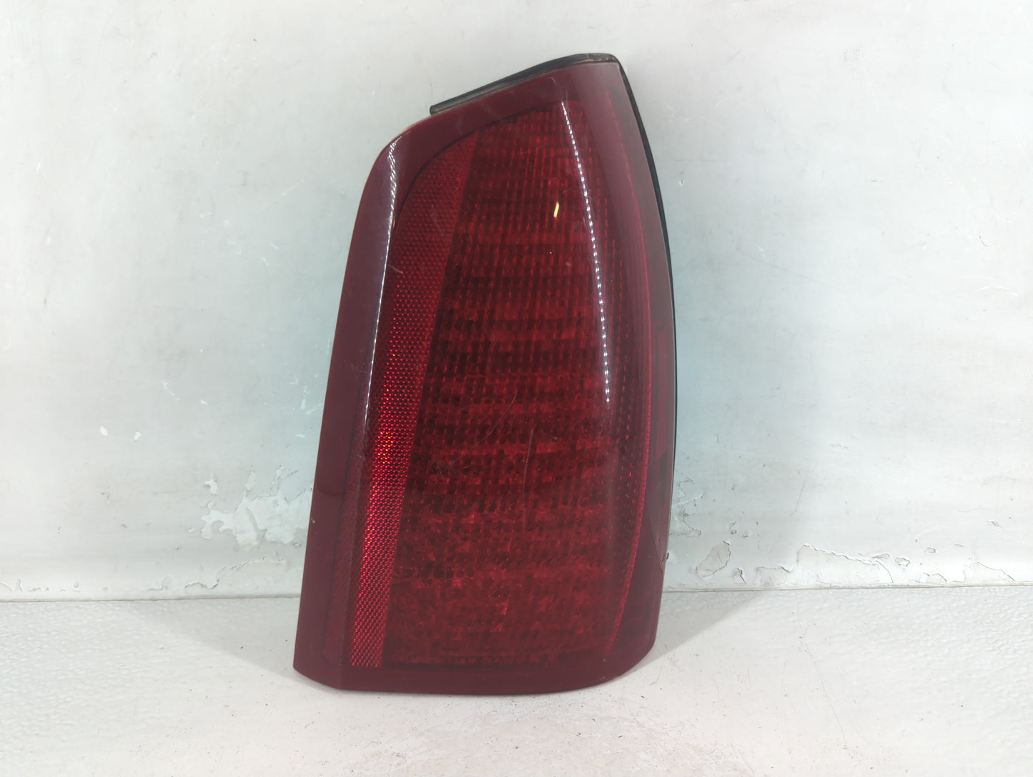 2000-2005 Cadillac Deville Tail Light Assembly Passenger Right OEM Fits Fits 2000 2001 2002 2003 2004 2005 OEM Used Auto Par