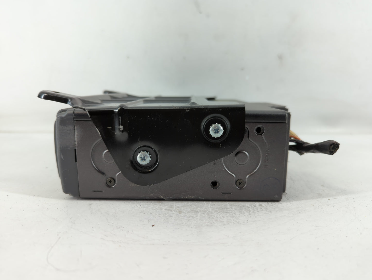 2002-2005 Cadillac Deville Radio AM FM Cd Player Receiver Replacement P/N:25740088 Fits Fits 2002 2003 2004 2005 OEM Used Au