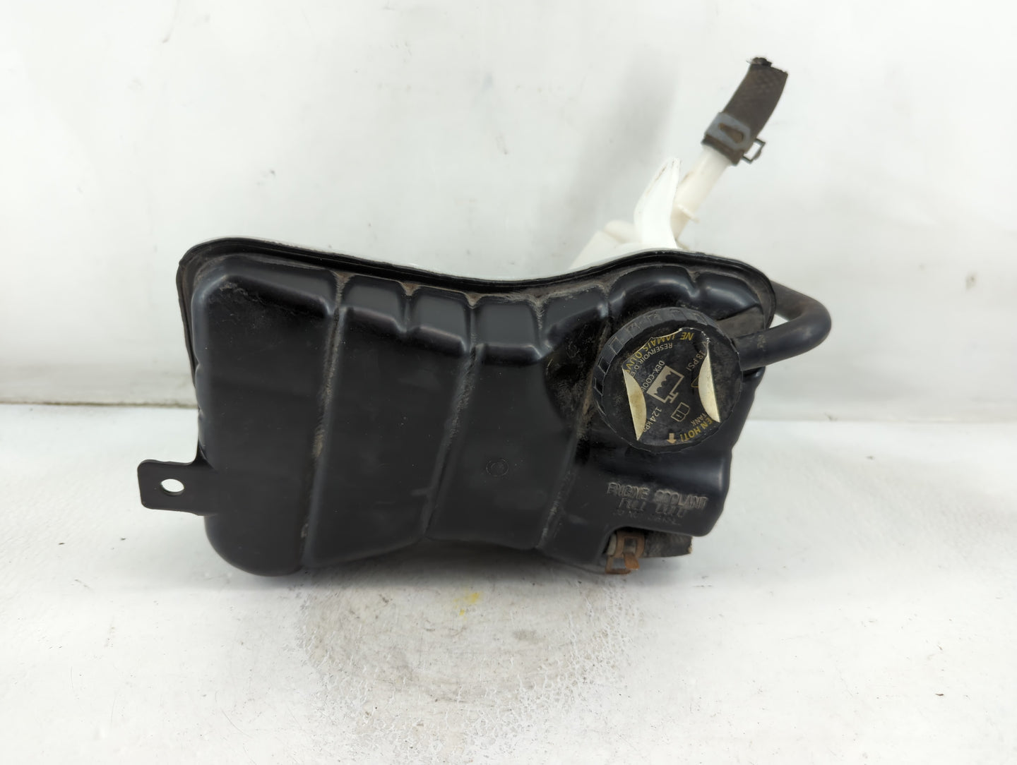 2000-2005 Cadillac Deville Windshield Washer Fluid Reservoir Bottle Oem - Oemusedautoparts1.com