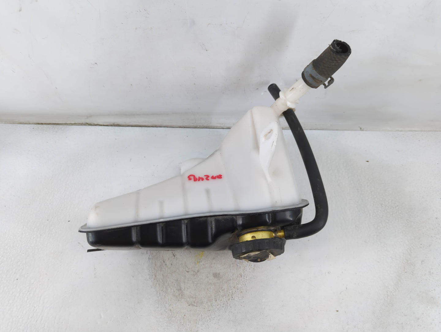 2000-2005 Cadillac Deville Windshield Washer Fluid Reservoir Bottle 911512 - Oemusedautoparts1.com