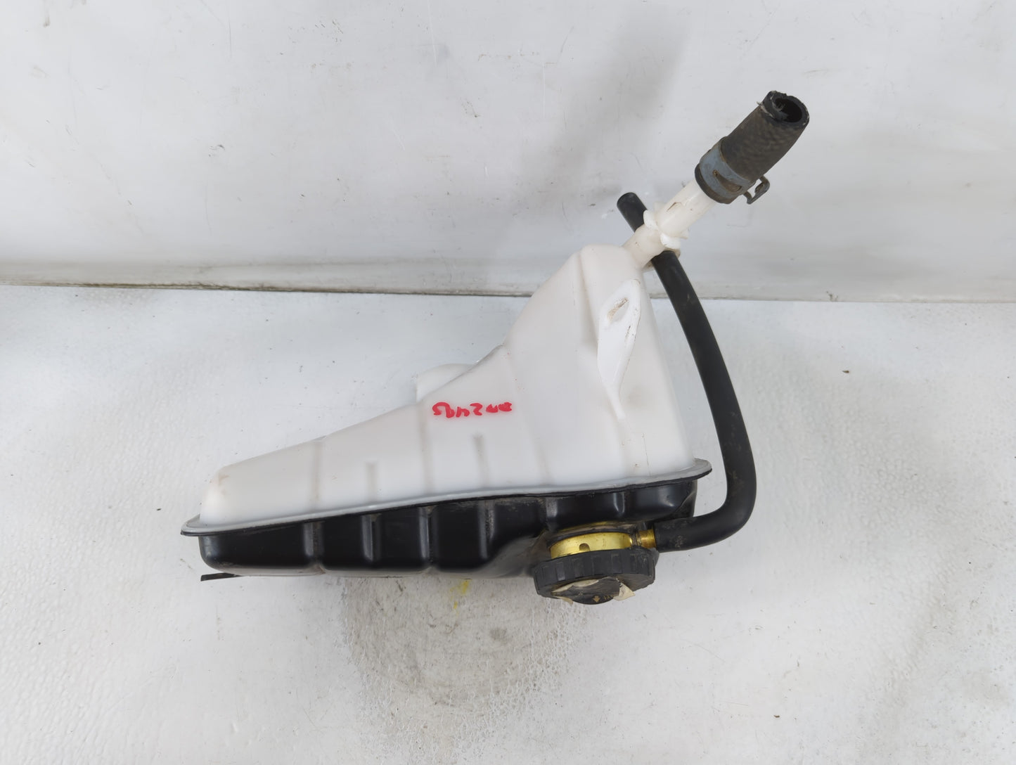 2000-2005 Cadillac Deville Windshield Washer Fluid Reservoir Bottle 911512 - Oemusedautoparts1.com