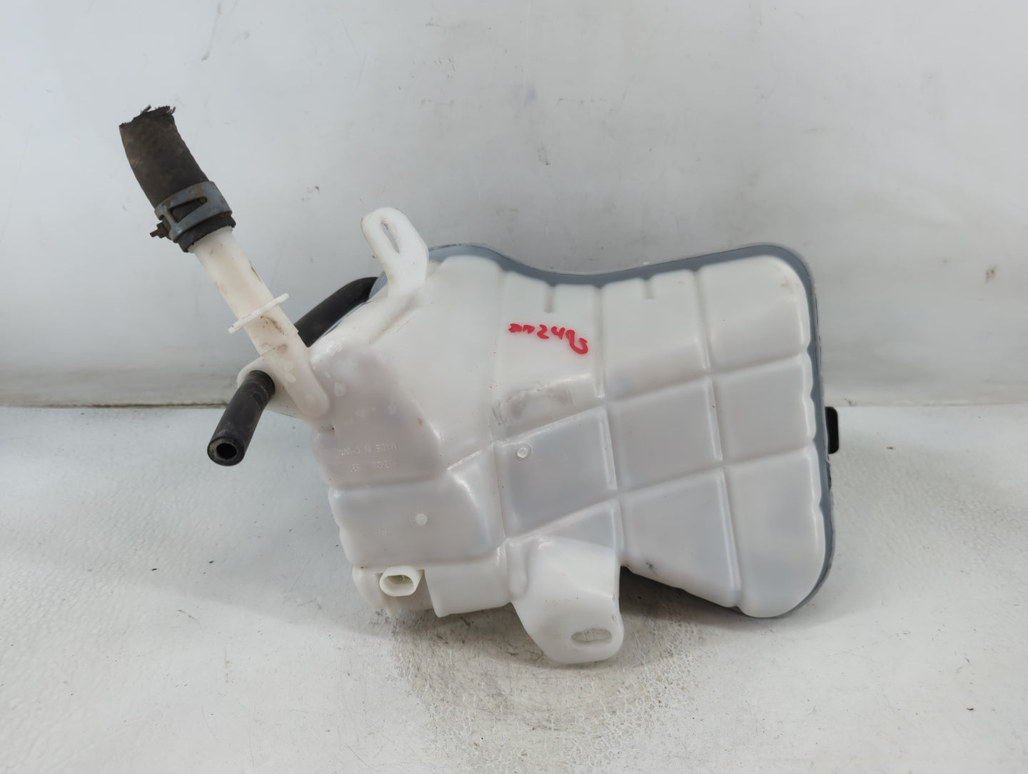 2000-2005 Cadillac Deville Windshield Washer Fluid Reservoir Bottle 911512 - Oemusedautoparts1.com