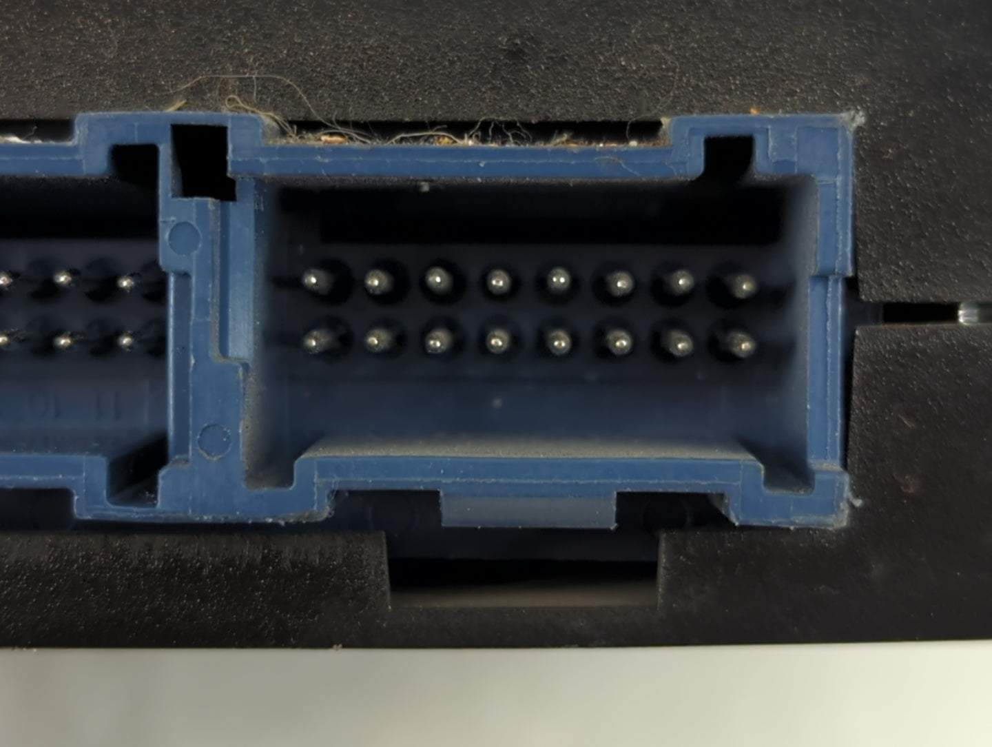 2002-2002 Cadillac Escalade Body Control Module Bcm Inner Cabin Fuse Box - Oemusedautoparts1.com