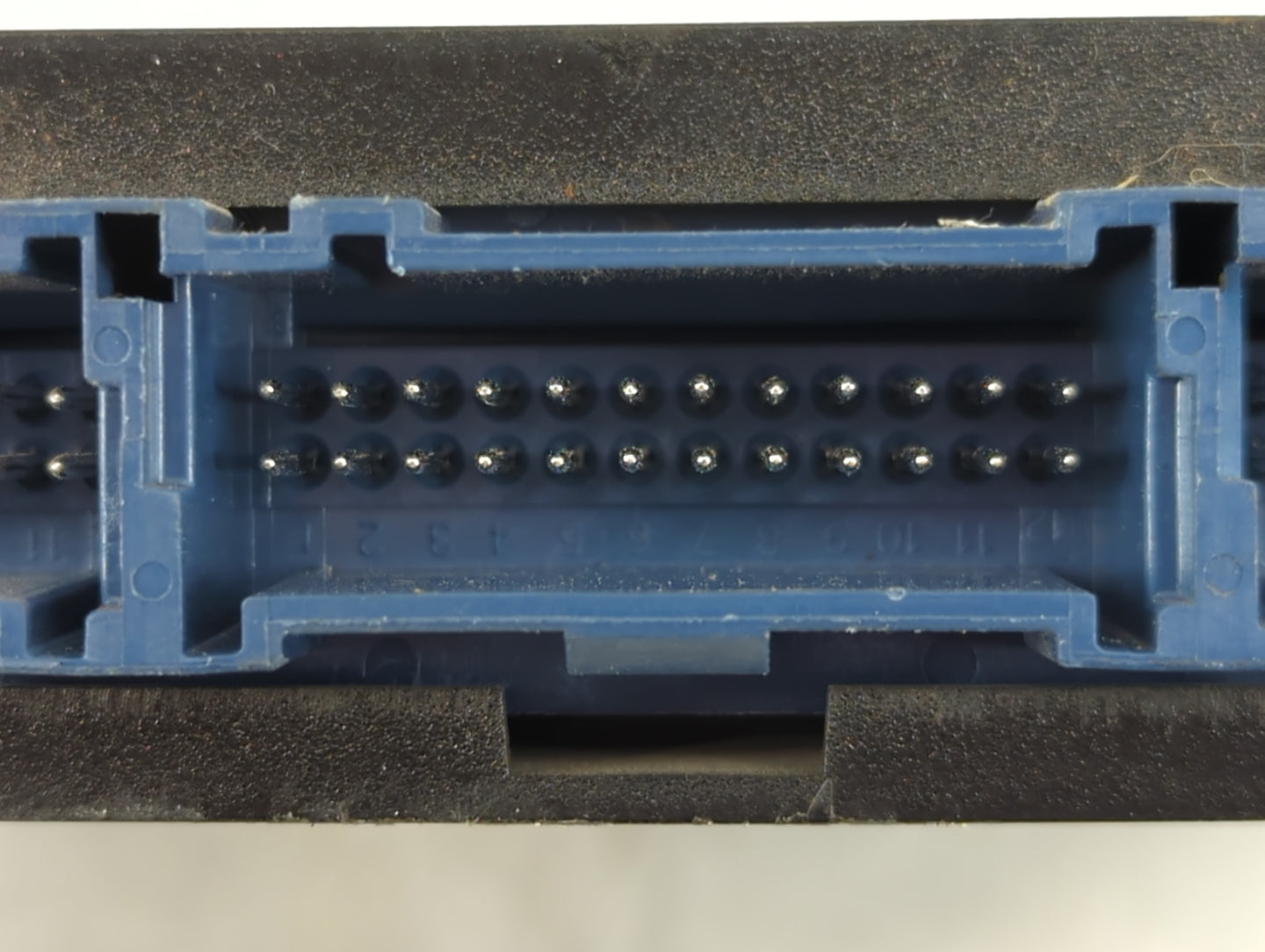 2002-2002 Cadillac Escalade Body Control Module Bcm Inner Cabin Fuse Box - Oemusedautoparts1.com