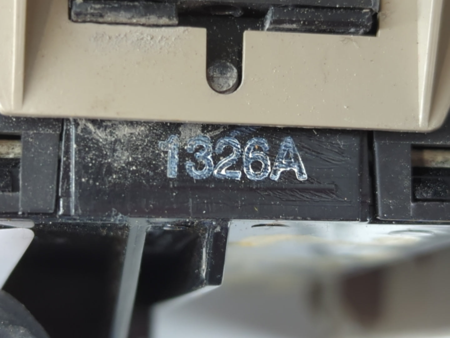 2002 Cadillac Escalade Passenger Right Power Window Switch - Oemusedautoparts1.com