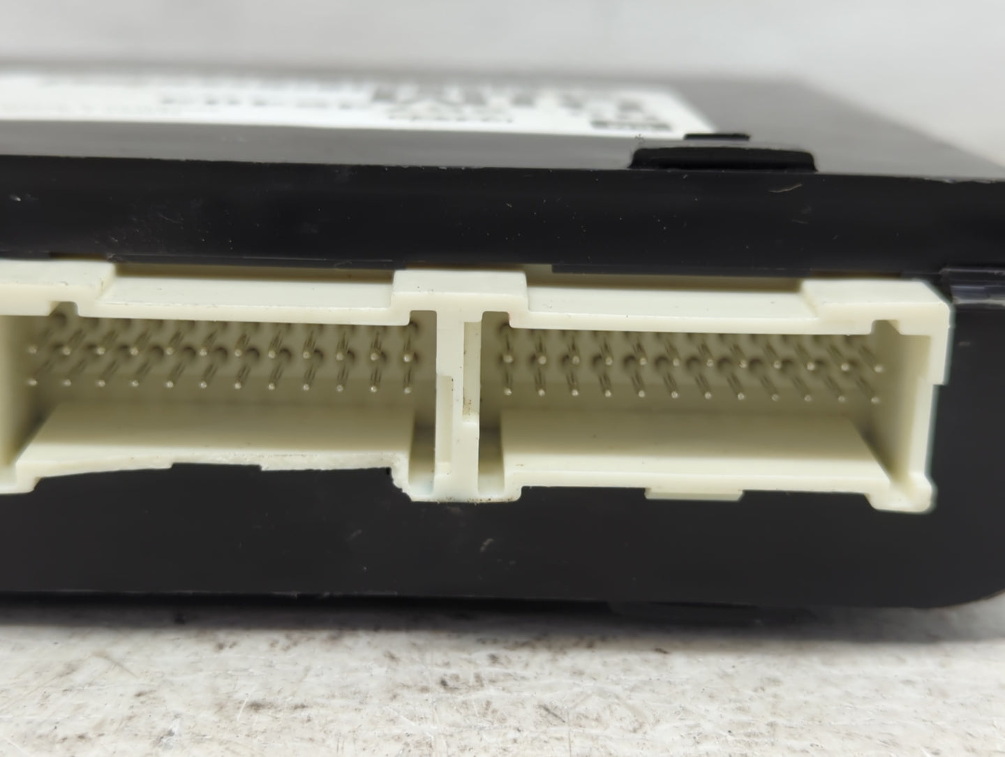 2002-2004 Cadillac Seville Body Control Module Bcm Inner Cabin Fuse Box - Oemusedautoparts1.com