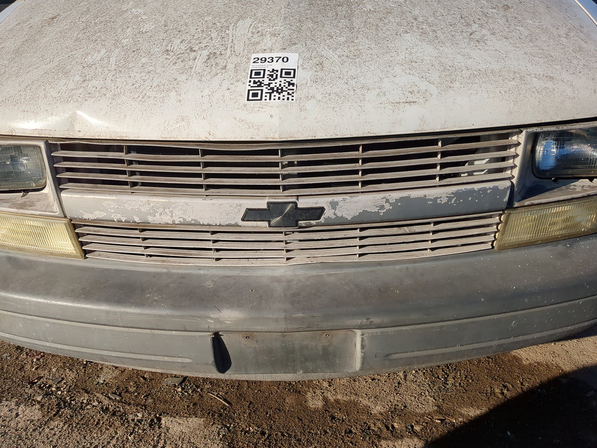 1995-2005 Chevrolet Astro Front Grille Bumper Not Included - Oemusedautoparts1.com