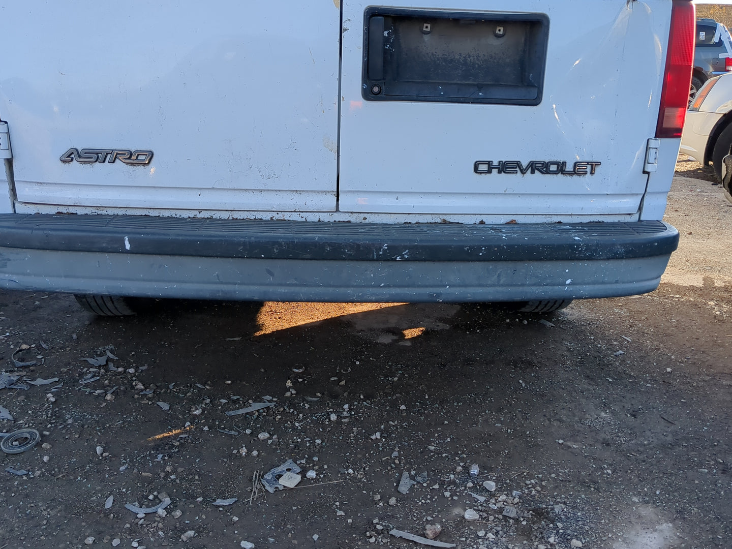 1995-2005 Chevrolet Astro Rear Bumper Assembly Oem - Oemusedautoparts1.com