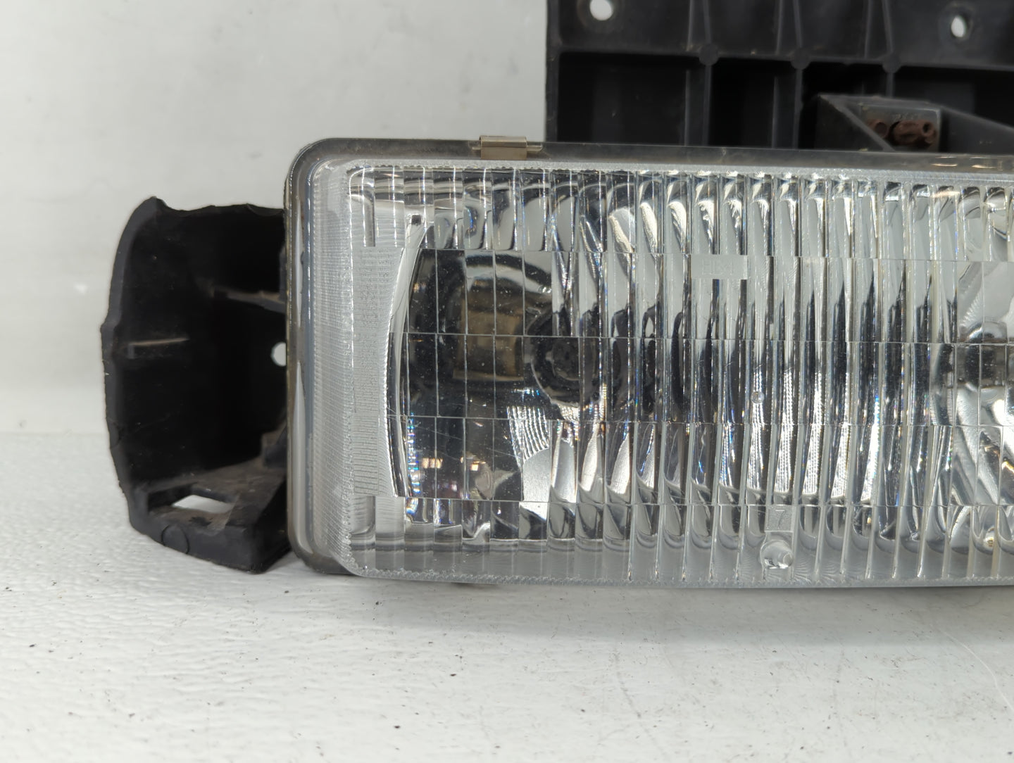 1995-2005 Chevrolet Astro Passenger Right Oem Head Light Headlight Lamp - Oemusedautoparts1.com