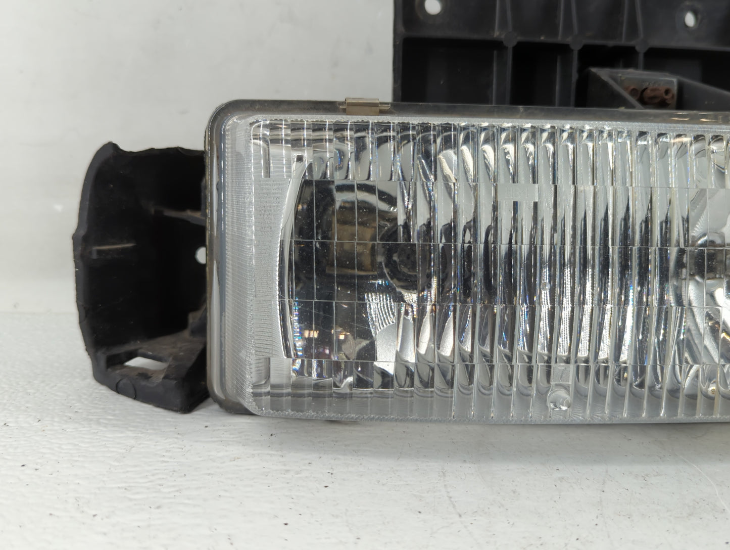 1995-2005 Chevrolet Astro Passenger Right Oem Head Light Headlight Lamp - Oemusedautoparts1.com