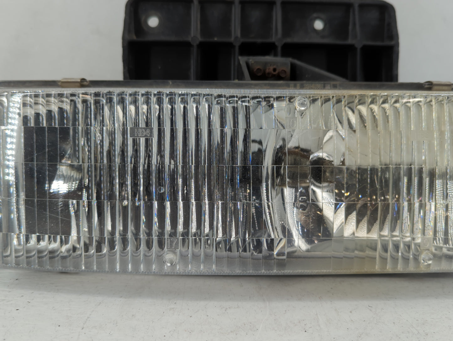 1995-2005 Chevrolet Astro Passenger Right Oem Head Light Headlight Lamp - Oemusedautoparts1.com
