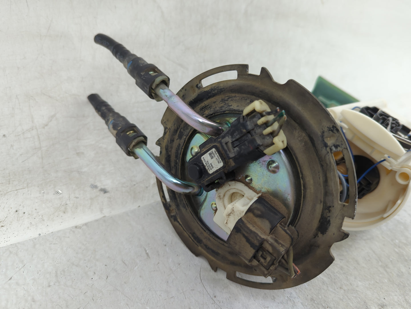 2002-2003 Chevrolet Avalanche 1500 Electrical Gas Fuel Pump Assembly - Oemusedautoparts1.com