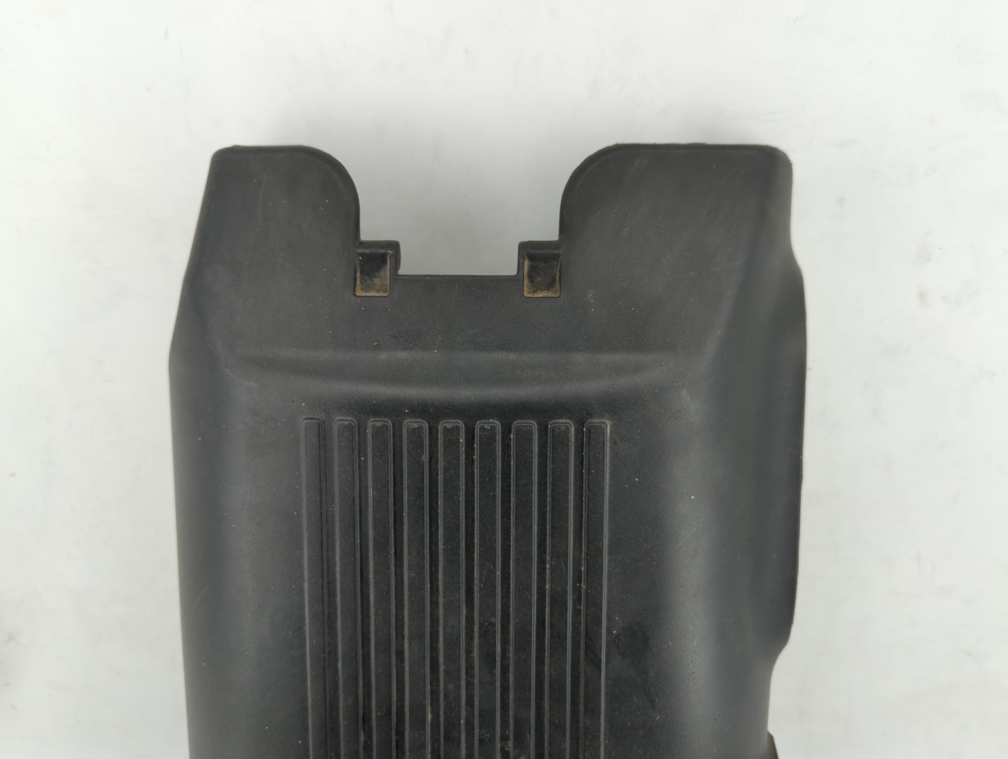 2002 Chevrolet Avalanche 1500 Engine Cover Black - Oemusedautoparts1.com