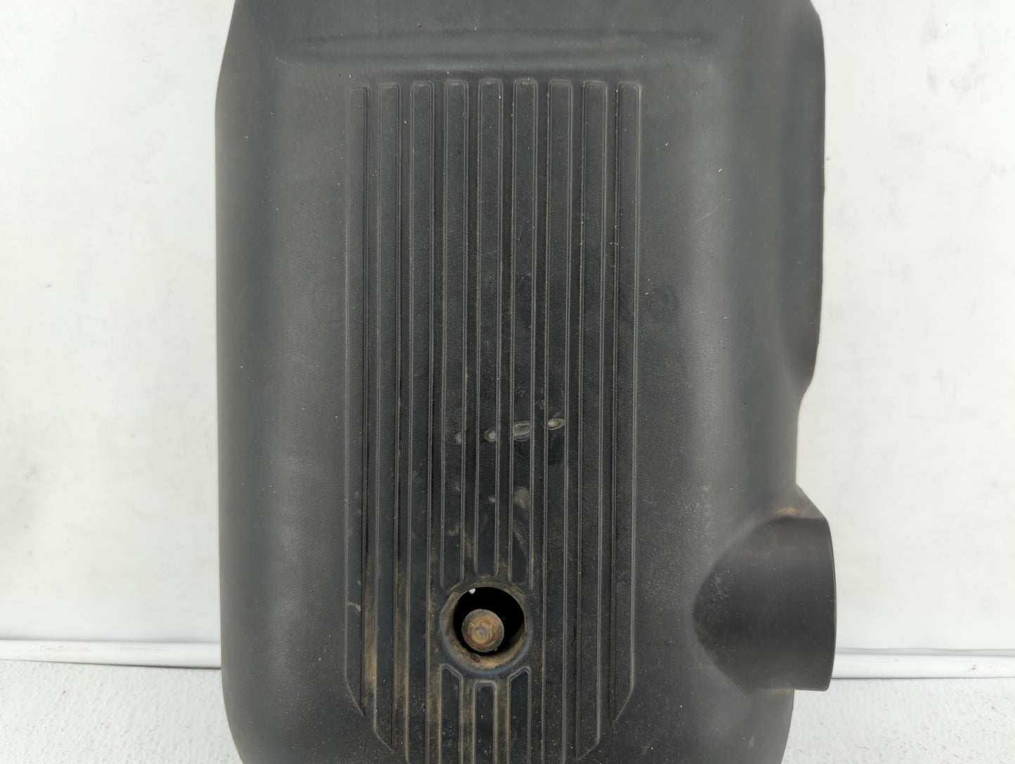 2002 Chevrolet Avalanche 1500 Engine Cover Black - Oemusedautoparts1.com