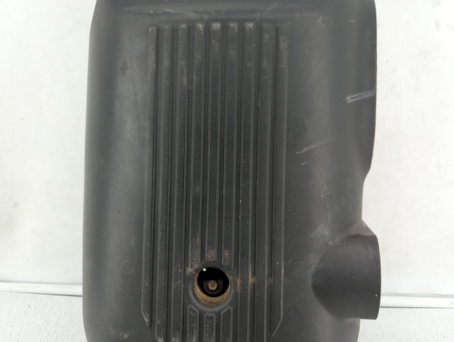 2002 Chevrolet Avalanche 1500 Engine Cover Black - Oemusedautoparts1.com