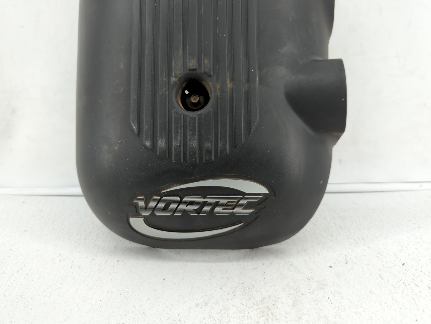 2002 Chevrolet Avalanche 1500 Engine Cover Black - Oemusedautoparts1.com