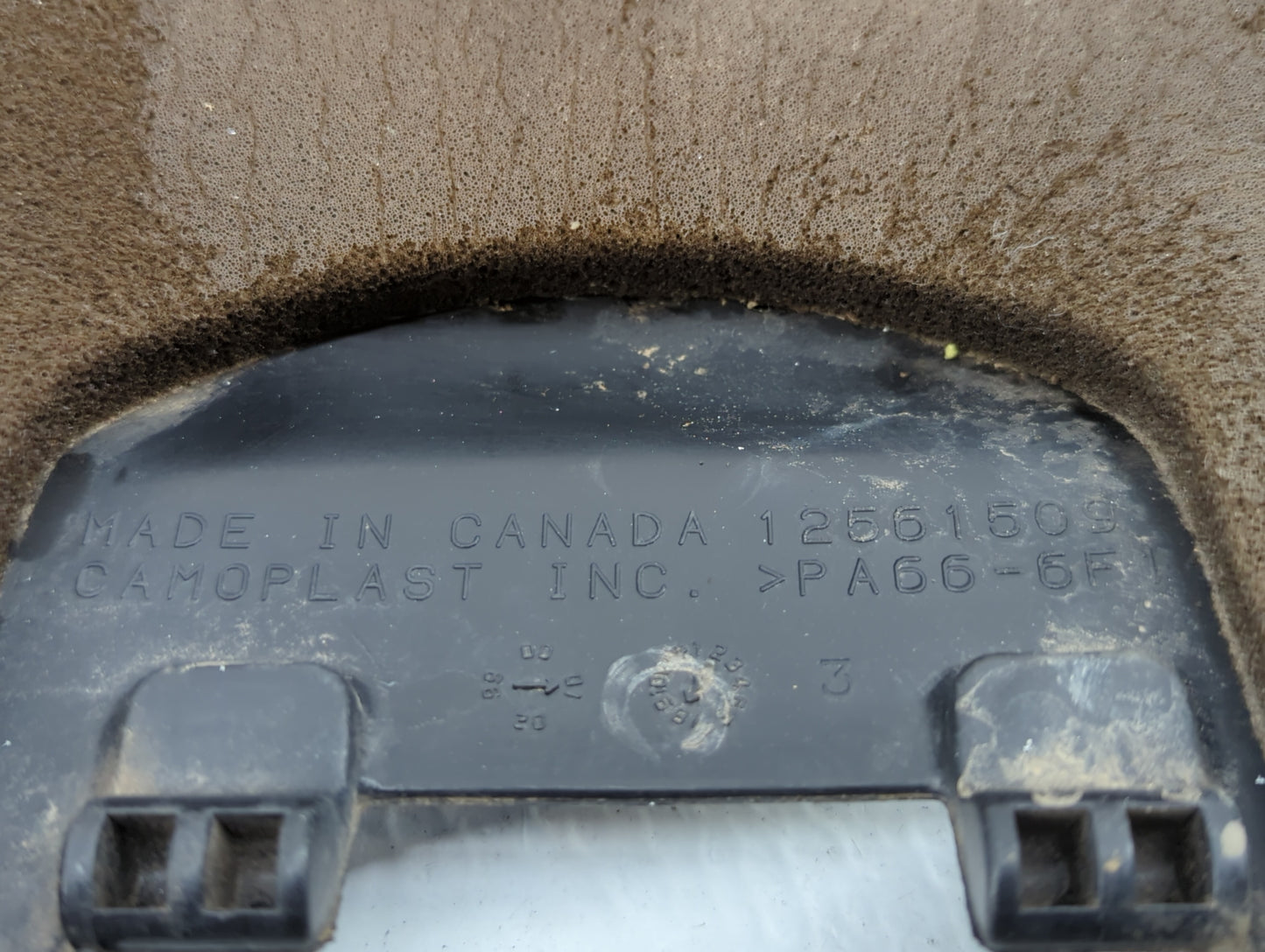 2002 Chevrolet Avalanche 1500 Engine Cover Black - Oemusedautoparts1.com