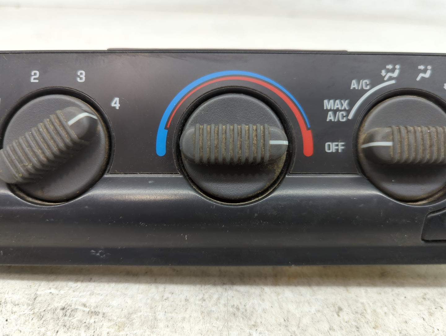 1999-2005 Chevrolet Blazer Climate Control Module Temperature AC/Heater Replacement P/N:15098966 Fits OEM Used Auto Parts - 