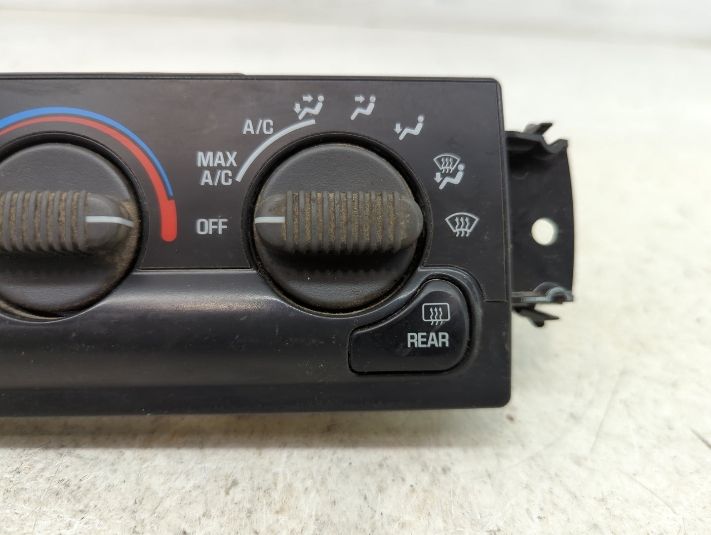 1999-2005 Chevrolet Blazer Climate Control Module Temperature AC/Heater Replacement P/N:15098966 Fits OEM Used Auto Parts - 