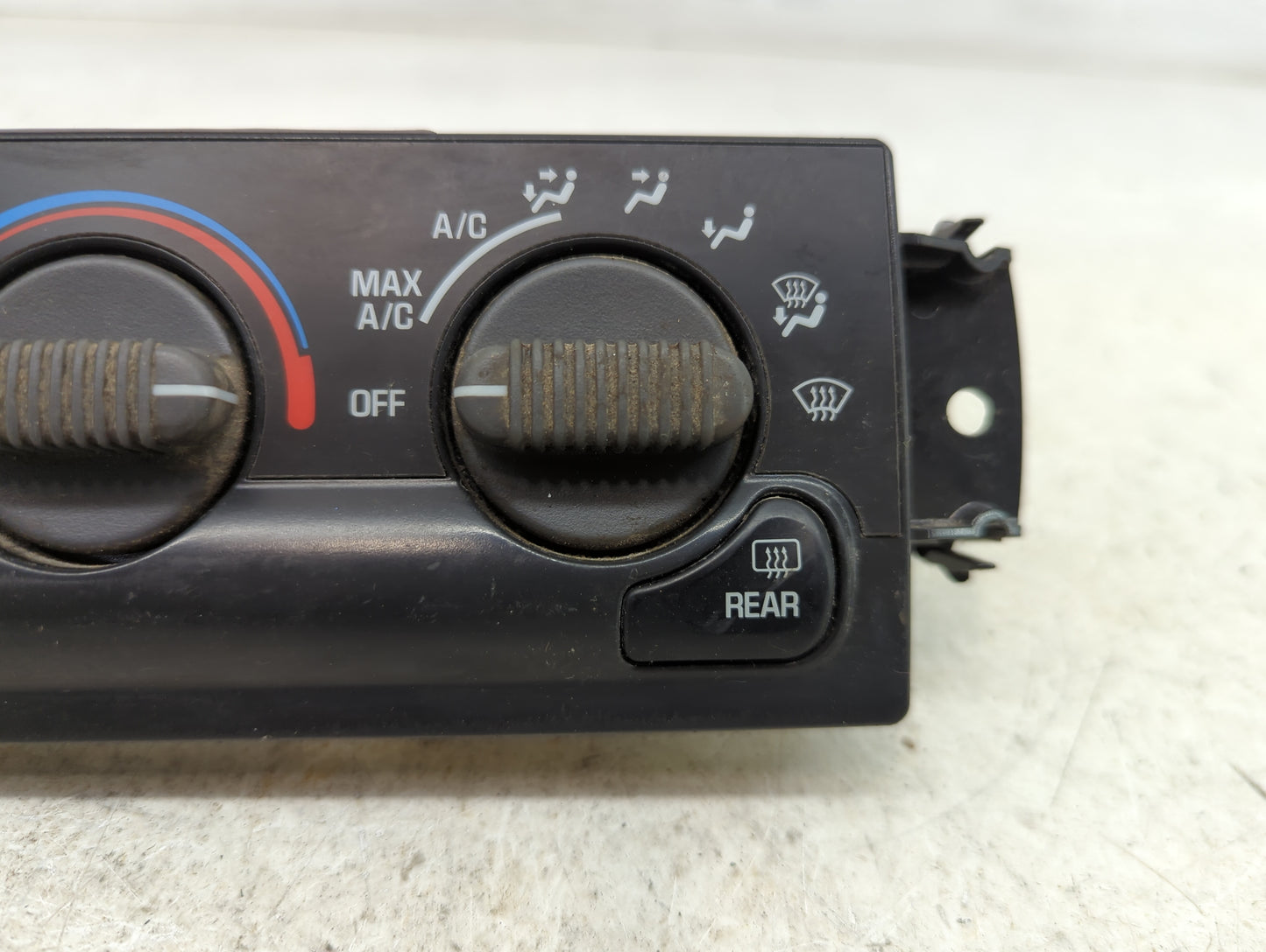 1999-2005 Chevrolet Blazer Climate Control Module Temperature AC/Heater Replacement P/N:15098966 Fits OEM Used Auto Parts - 