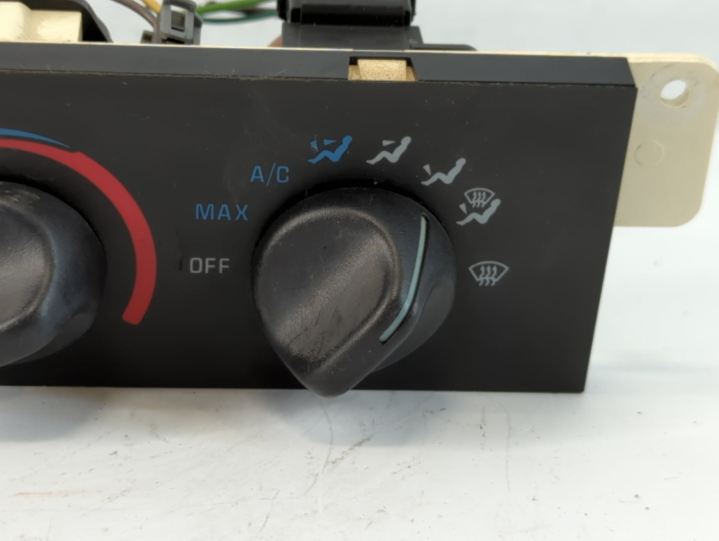 2000-2002 Chevrolet Camaro Climate Control Module Temperature AC/Heater Replacement P/N:09351471 09351461 Fits Fits 2000 200