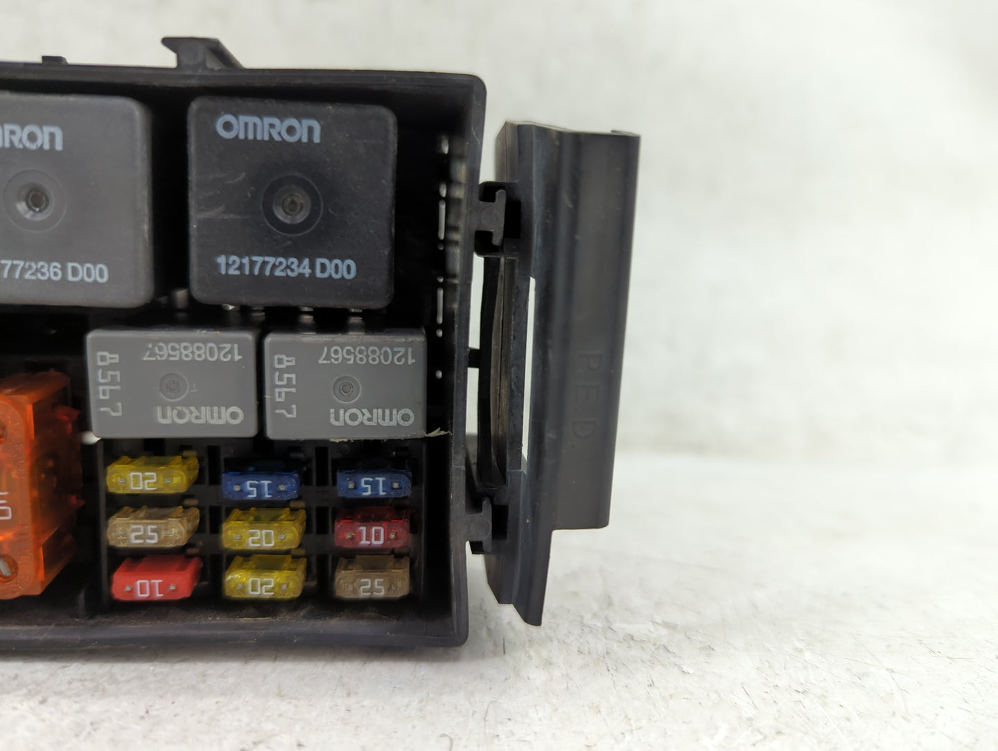 2000-2002 Chevrolet Camaro Fusebox Fuse Box Panel Relay Module Fits Fits 2000 2001 2002 OEM Used Auto Parts - Oemusedautopar