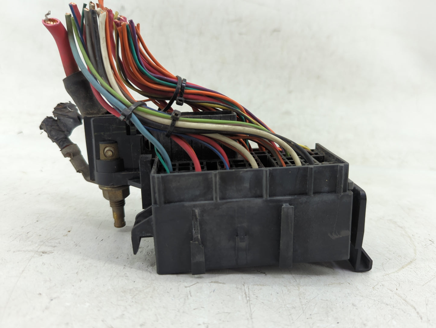 2000-2002 Chevrolet Camaro Fusebox Fuse Box Panel Relay Module Fits Fits 2000 2001 2002 OEM Used Auto Parts - Oemusedautopar