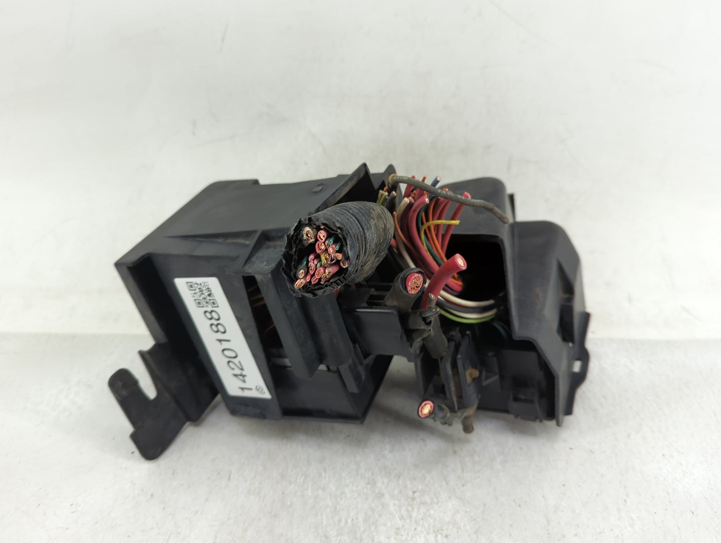 2000-2002 Chevrolet Camaro Fusebox Fuse Box Panel Relay Module P/N:15354671 A 15336634 A Fits Fits 2000 2001 2002 OEM Used A