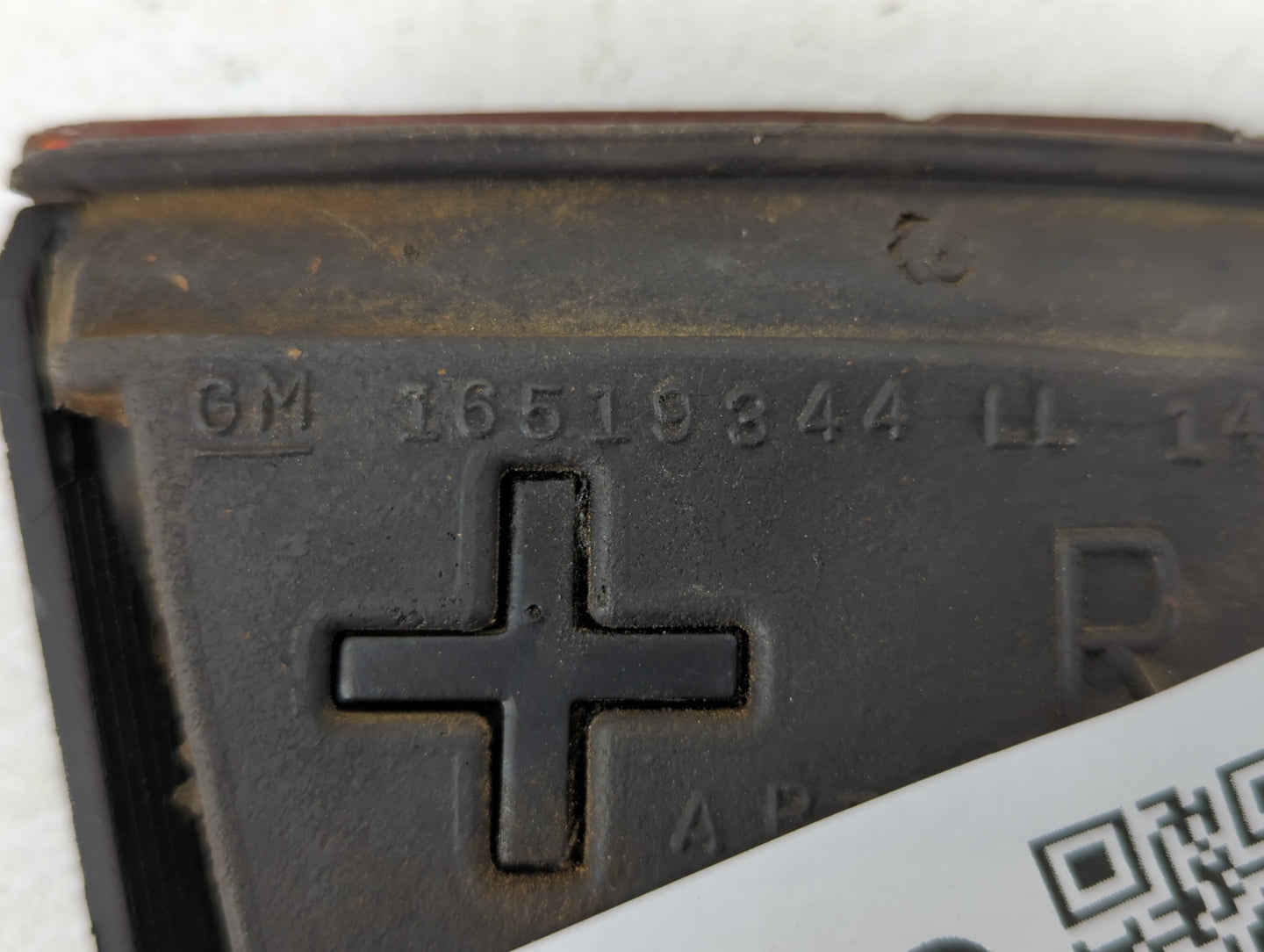 2000-2002 Chevrolet Cavalier Tail Light Assembly Passenger Right OEM P/N:16519344 Fits Fits 2000 2001 2002 OEM Used Auto Par