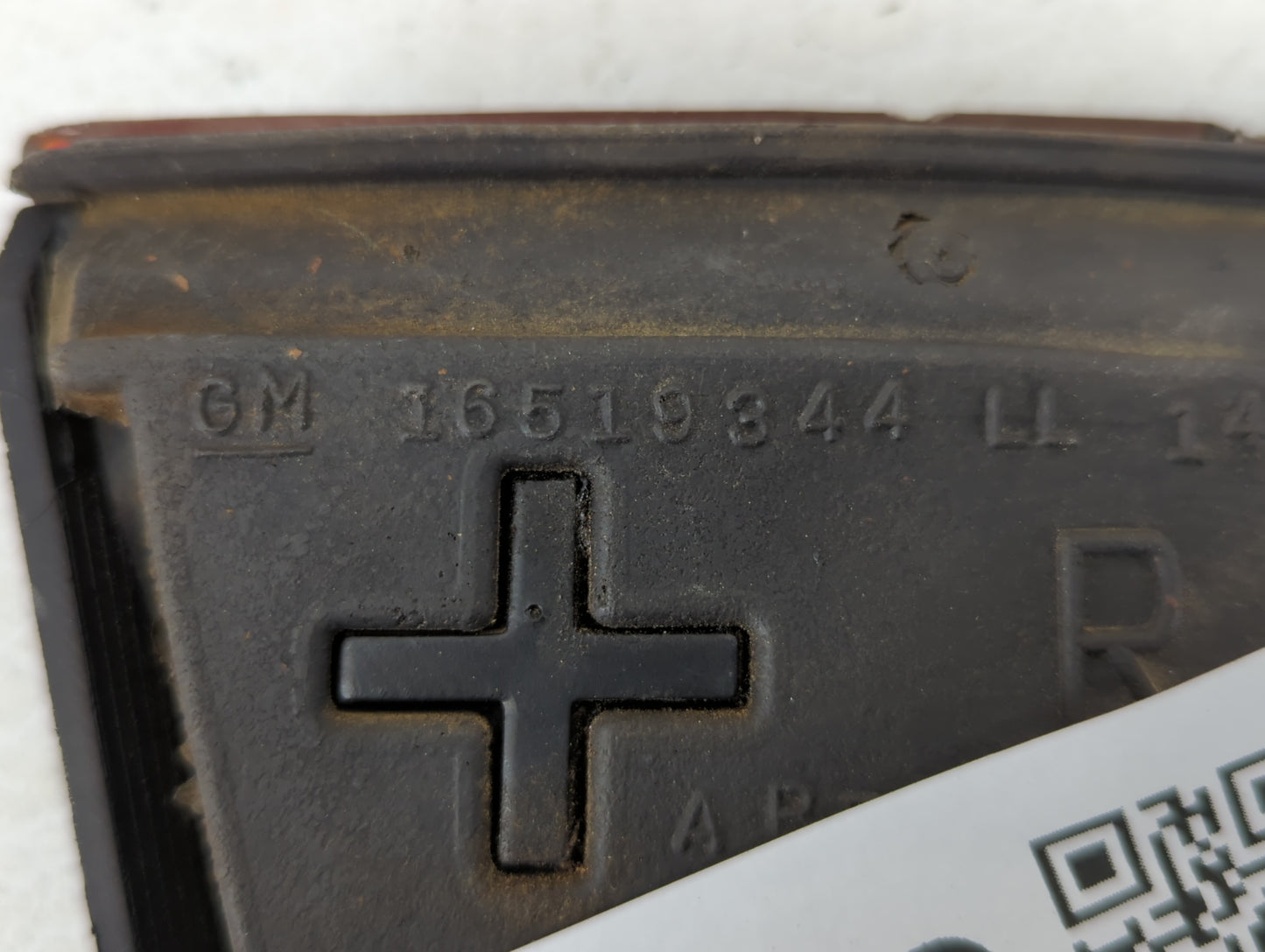 2000-2002 Chevrolet Cavalier Tail Light Assembly Passenger Right OEM P/N:16519344 Fits Fits 2000 2001 2002 OEM Used Auto Par