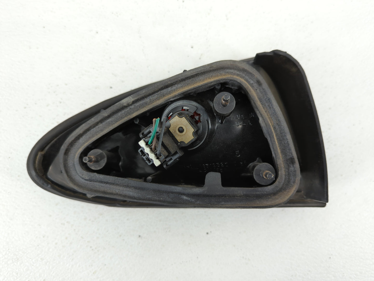 2000-2002 Chevrolet Cavalier Tail Light Assembly Passenger Right OEM P/N:16519320 Fits Fits 2000 2001 2002 OEM Used Auto Par