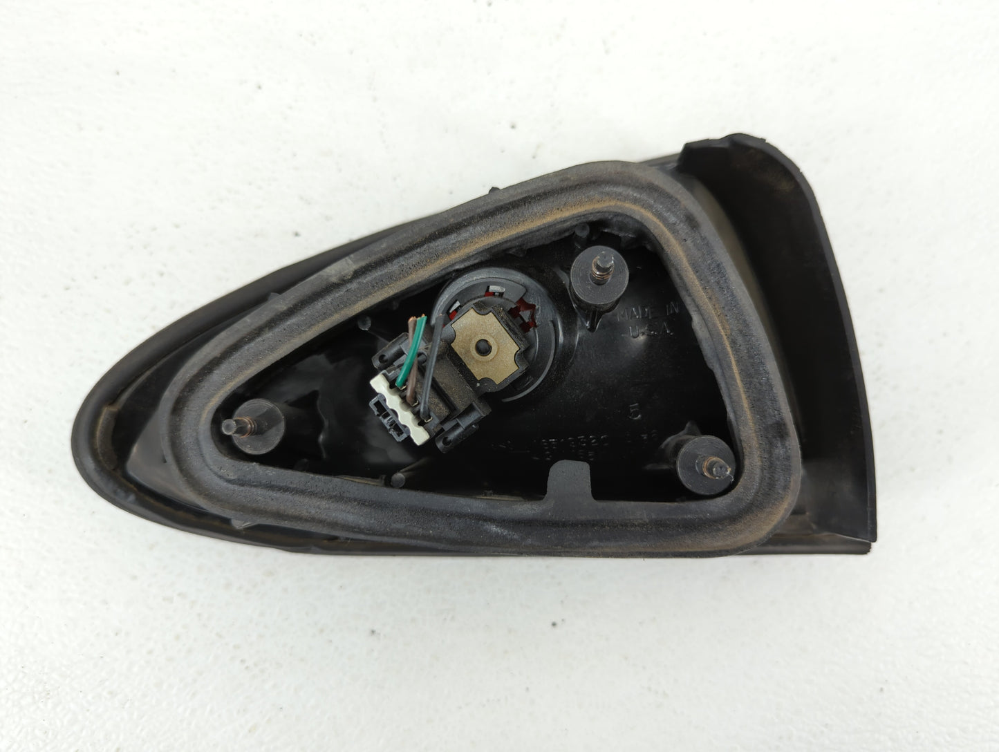 2000-2002 Chevrolet Cavalier Tail Light Assembly Passenger Right OEM P/N:16519320 Fits Fits 2000 2001 2002 OEM Used Auto Par