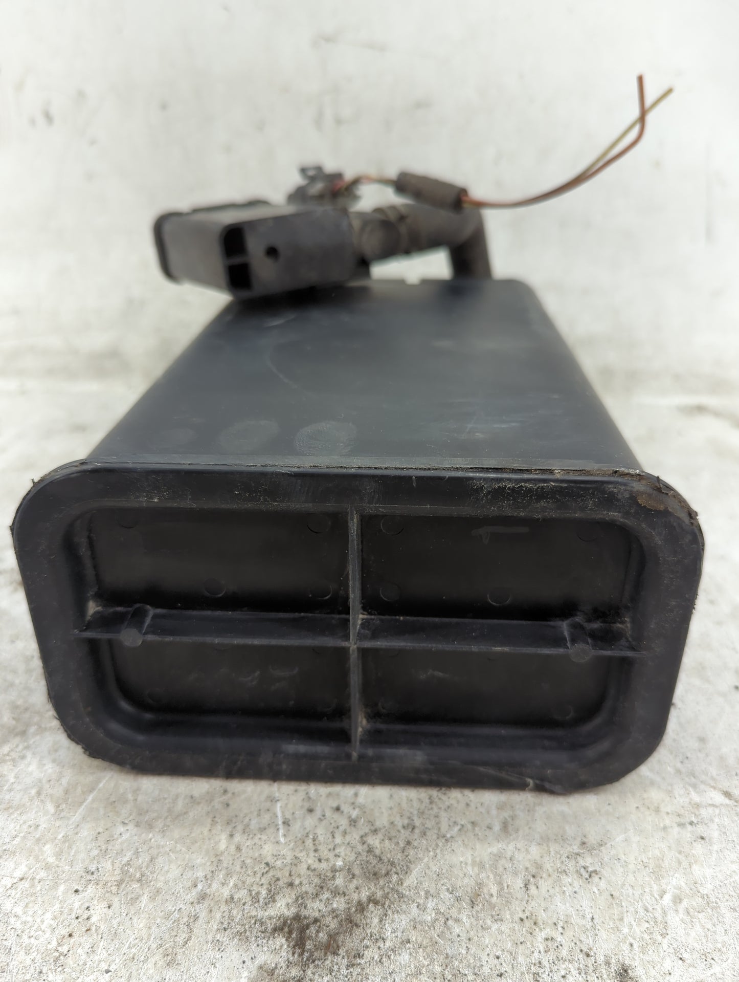 2002 Chevrolet Express 1500 Fuel Vapor Charcoal Canister - Oemusedautoparts1.com