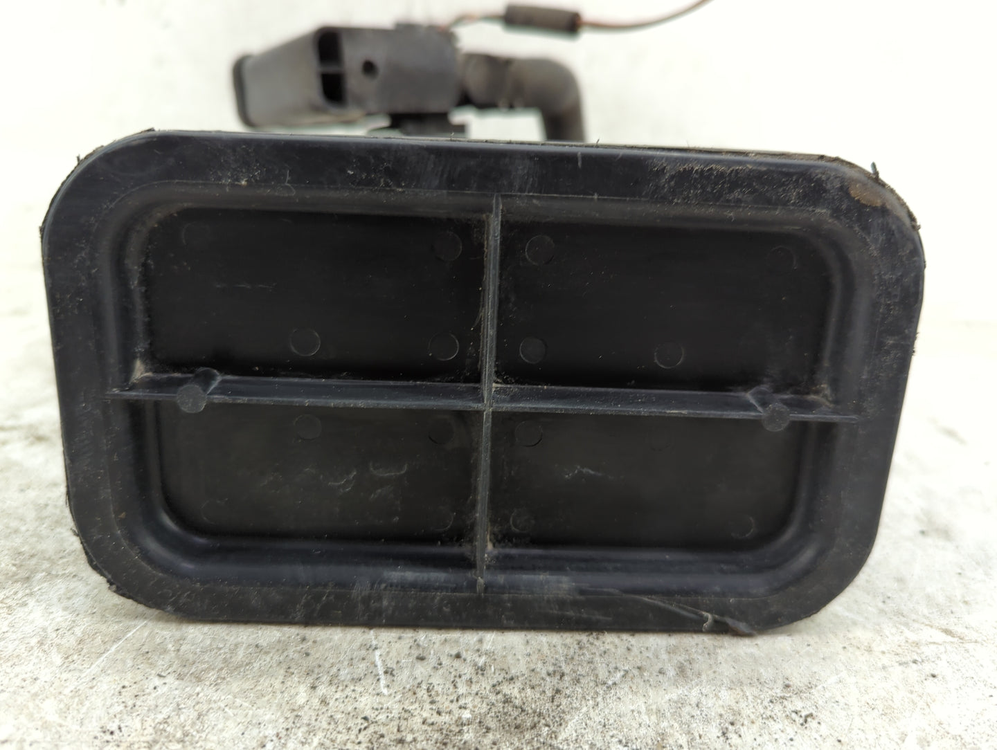 2002 Chevrolet Express 1500 Fuel Vapor Charcoal Canister - Oemusedautoparts1.com