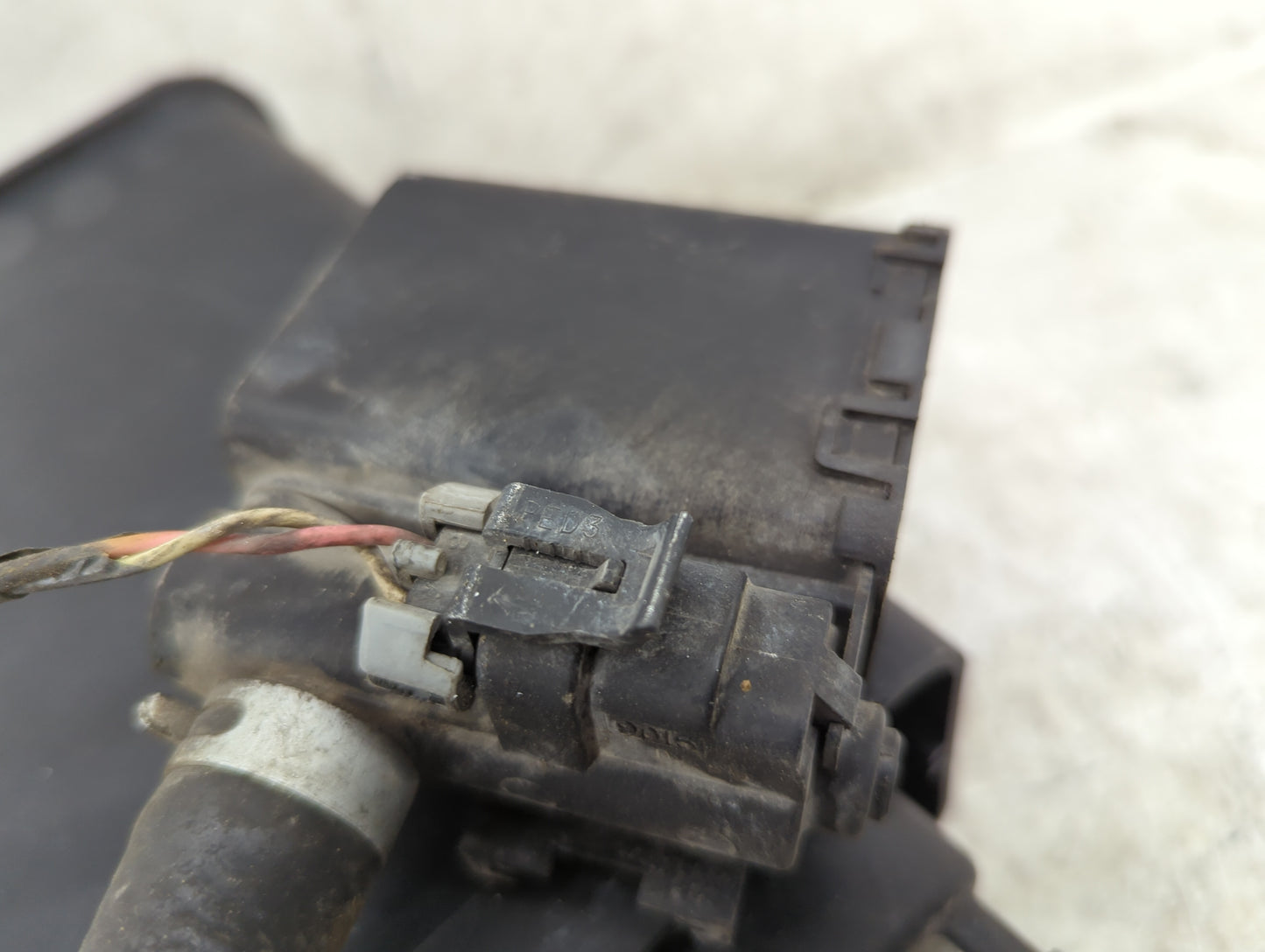 2002 Chevrolet Express 1500 Fuel Vapor Charcoal Canister - Oemusedautoparts1.com