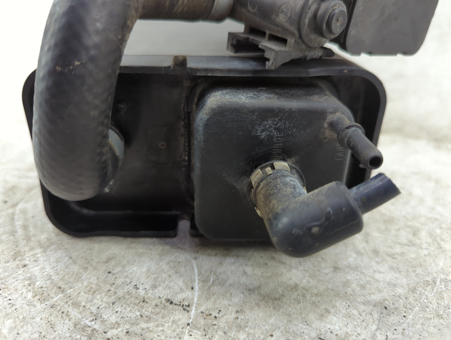 2002 Chevrolet Express 1500 Fuel Vapor Charcoal Canister - Oemusedautoparts1.com
