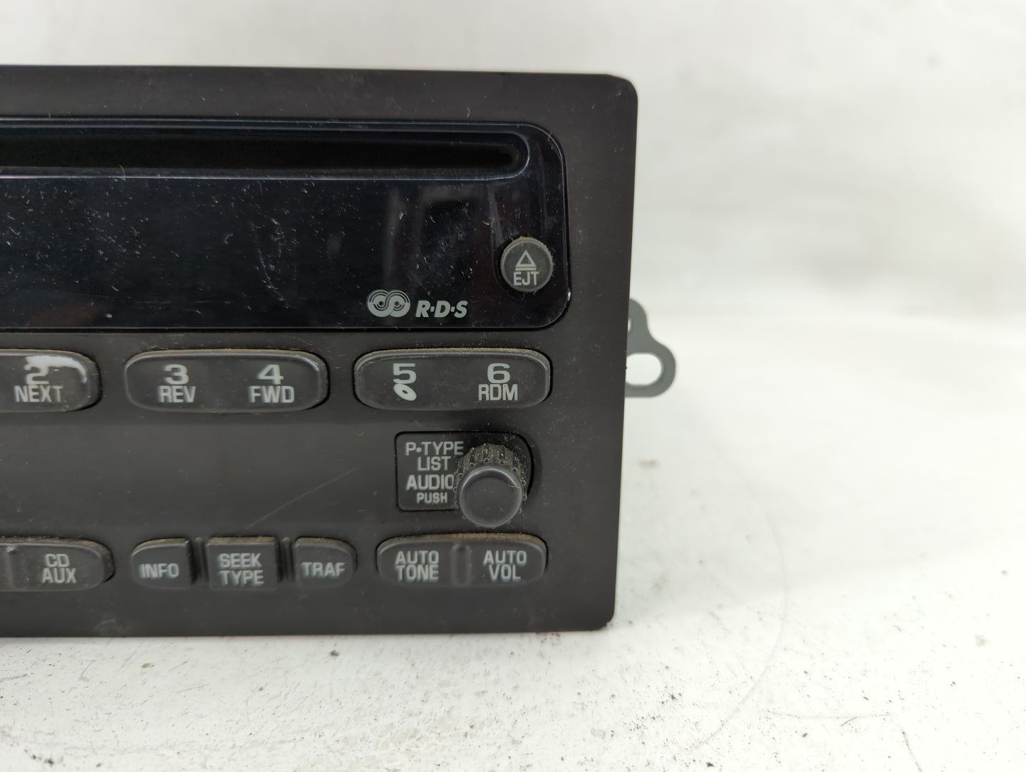 2001-2002 Chevrolet Express 2500 Radio AM FM Cd Player Receiver Replacement P/N:15091316 Fits Fits 2001 2002 2003 OEM Used A