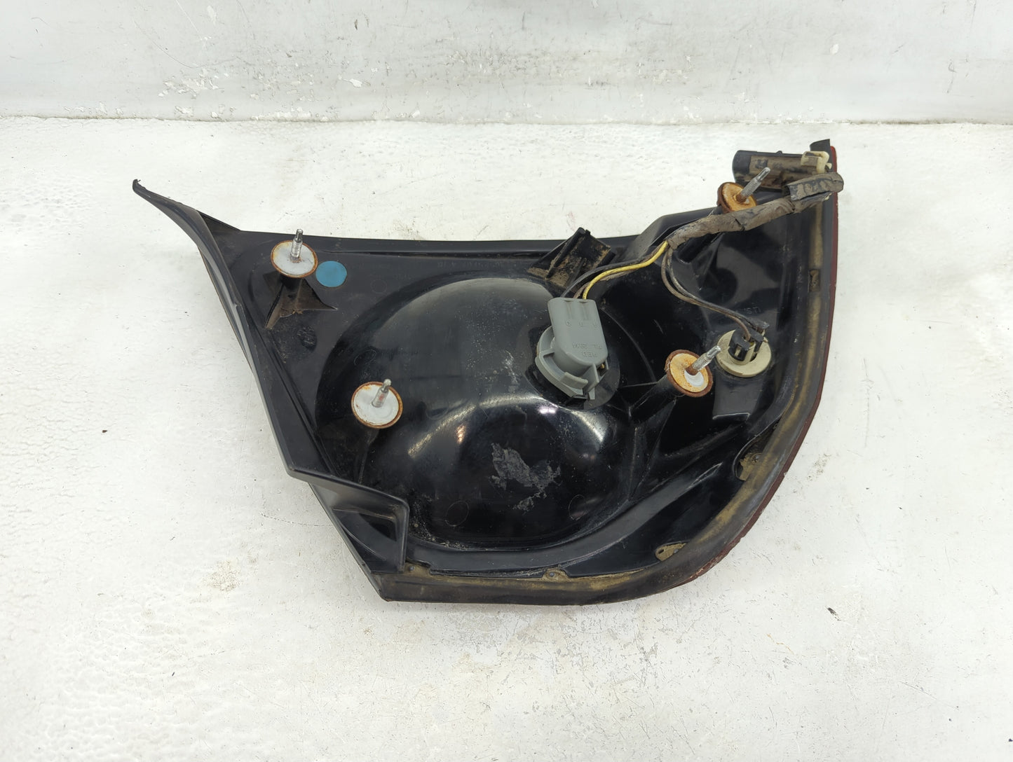 2002-2004 Chevrolet Impala Tail Light Assembly Passenger Right OEM P/N:GM16525262 A Fits Fits 2002 2003 2004 OEM Used Auto P