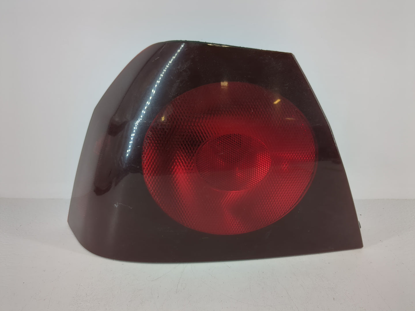 2002-2004 Chevrolet Impala Tail Light Assembly Driver Left OEM P/N:16525261 Fits Fits 2002 2003 2004 OEM Used Auto Parts - O