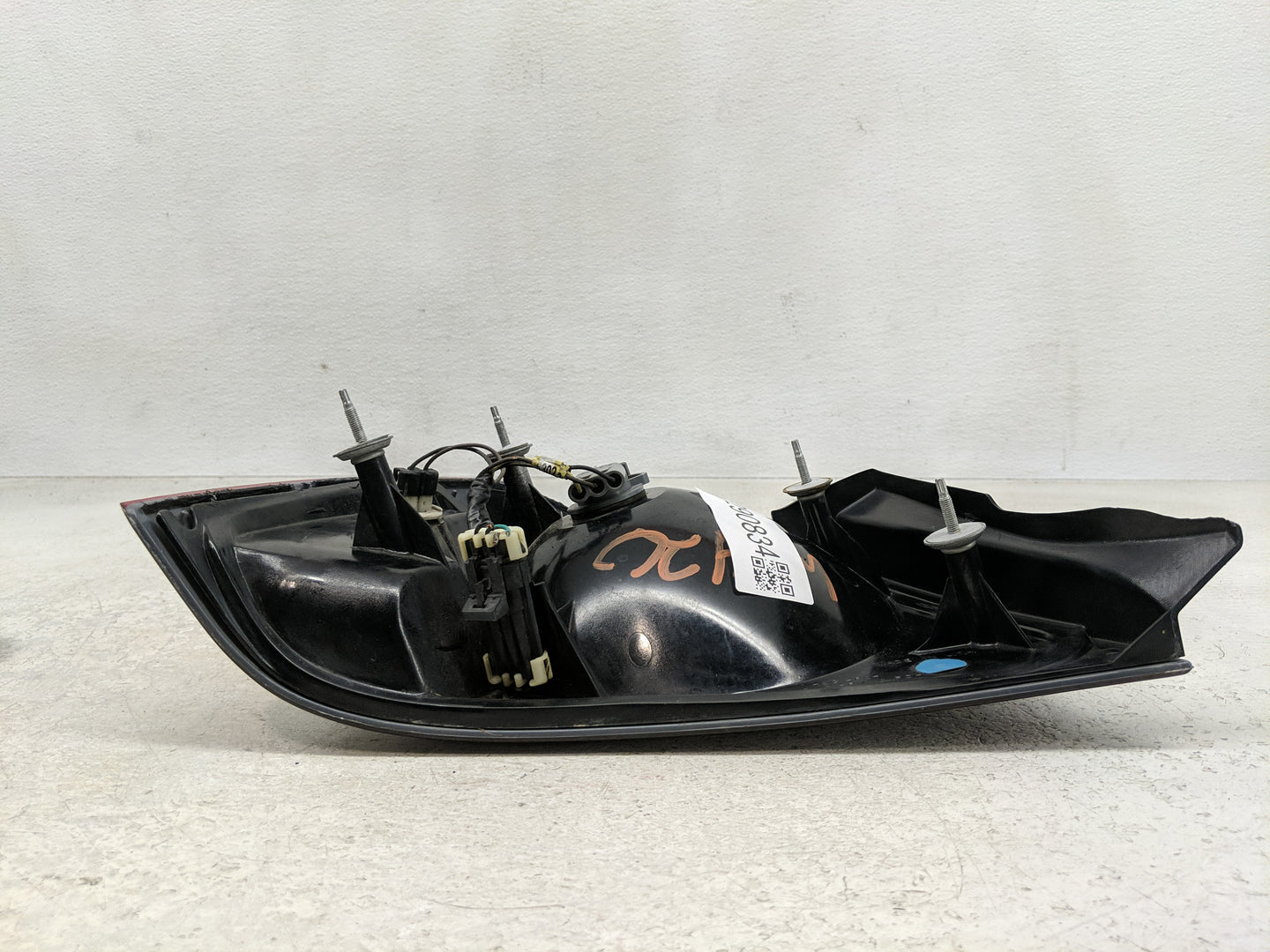 2000-2004 Chevrolet Impala Tail Light Assembly Passenger Right OEM P/N:16525262 Fits Fits 2000 2001 2002 2003 2004 OEM Used 